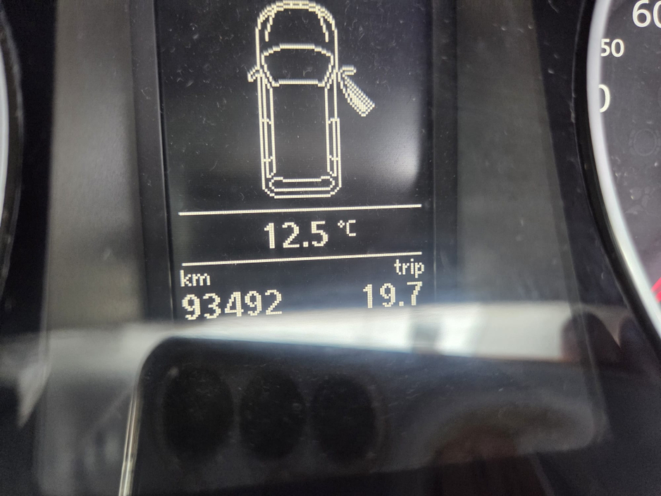 2011 Volkswagen Passat - image 23