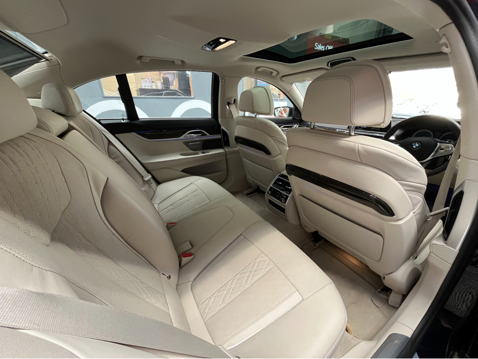 2018 BMW 7 Series - image 15