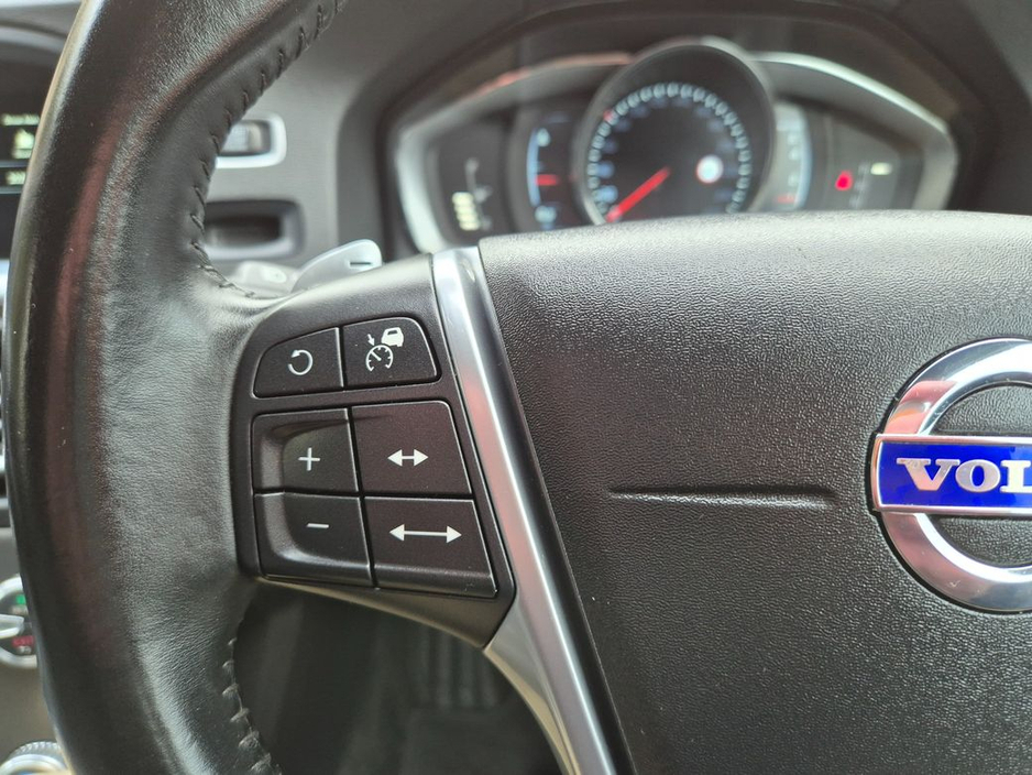2015 Volvo V60 1.6 PETROL AUTO / LUX SPEC / LOW MILEAGE / TAX €400 (152 REG ) €12,950
