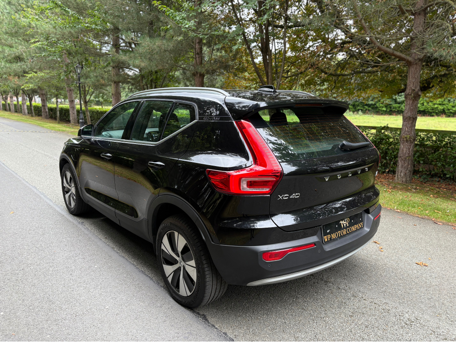 2022 Volvo XC40 - image 11