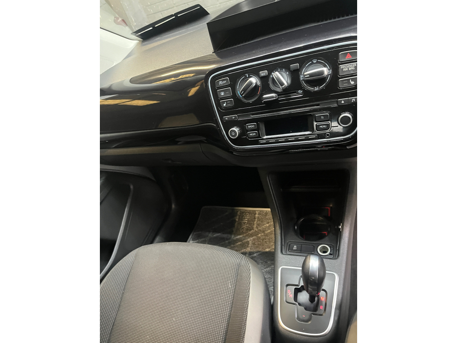 2015 Volkswagen up! - image 17