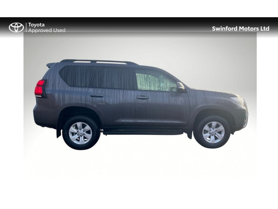 2023 Toyota Landcruiser - image 3