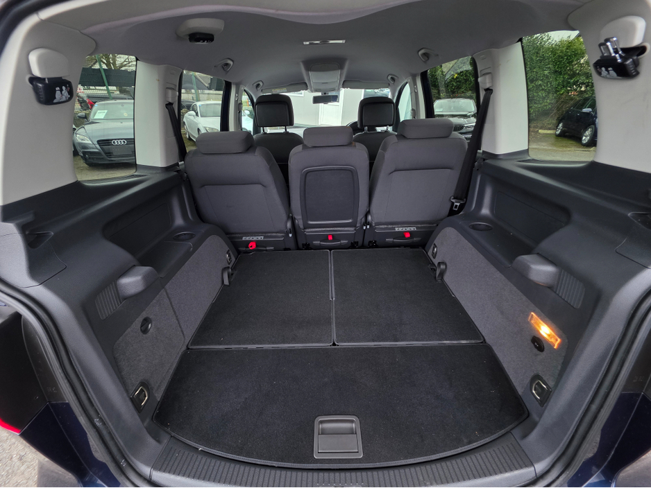 2014 Volkswagen Touran - image 9