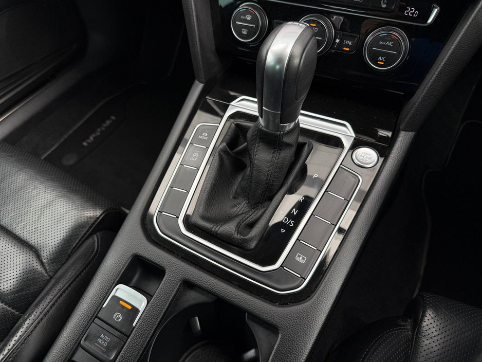 2018 Volkswagen Passat - image 11