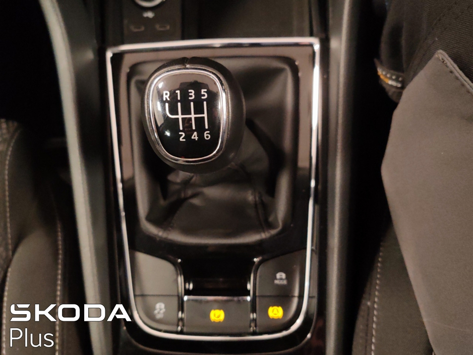 2023 Skoda Karoq - image 24