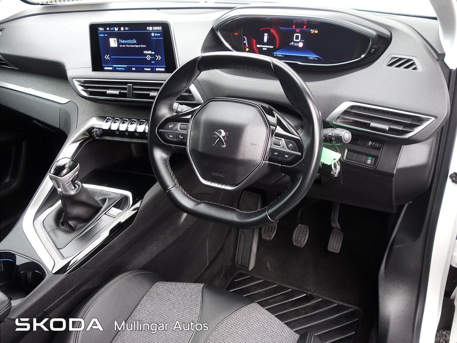 2020 Peugeot 5008 - image 8