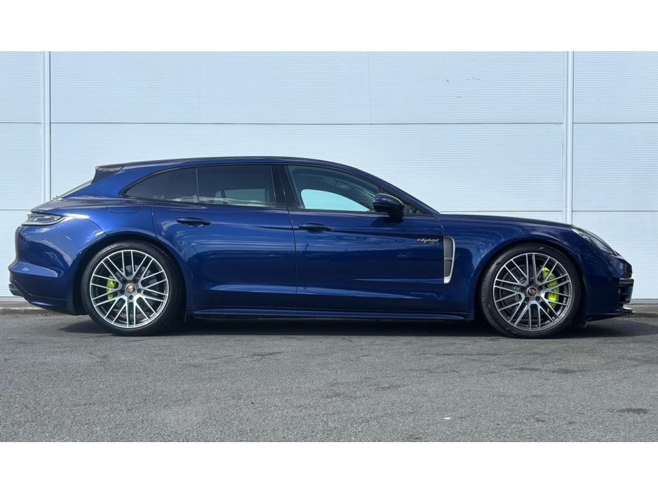 2023 Porsche Panamera - image 4