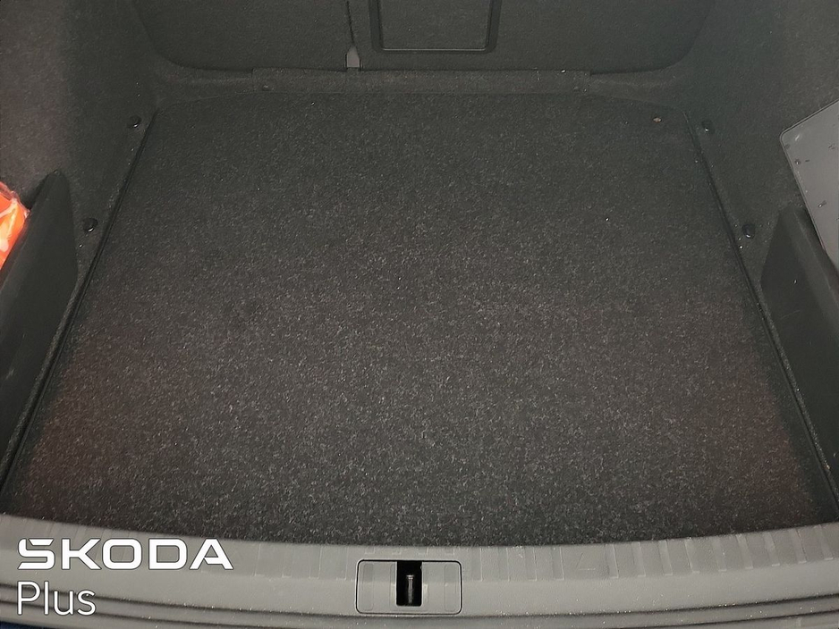 2021 Skoda Octavia - image 10
