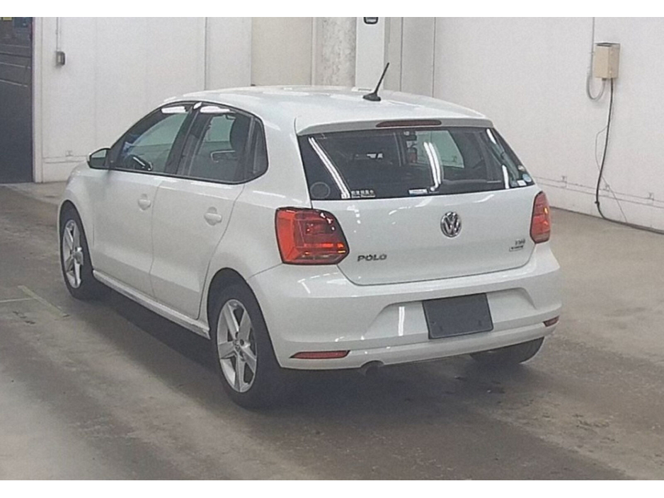 2016 Volkswagen Polo - image 4