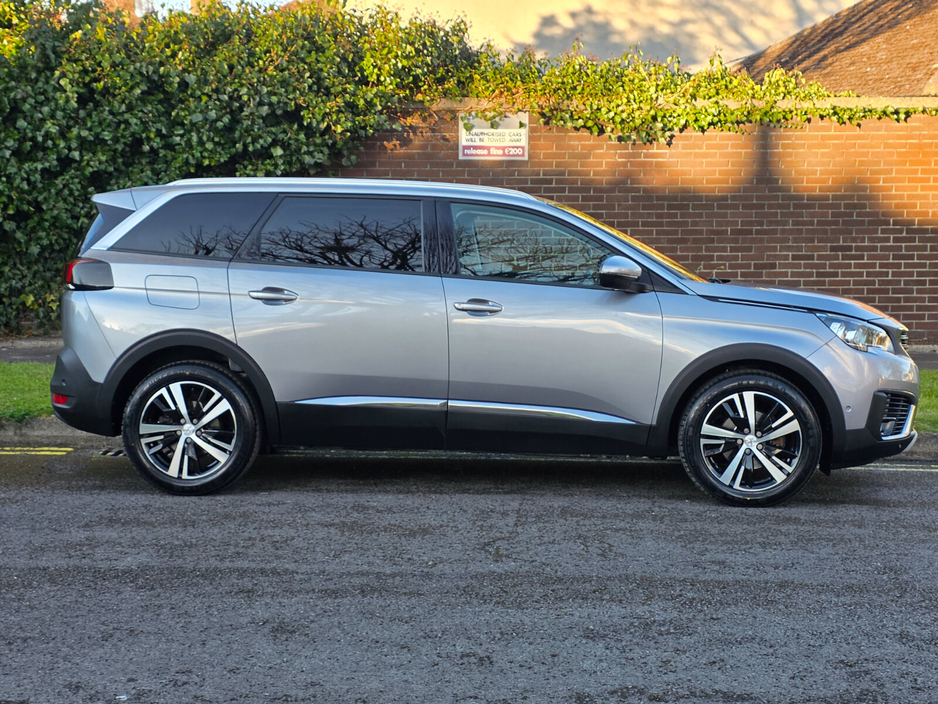 2020 Peugeot 5008 - image 6