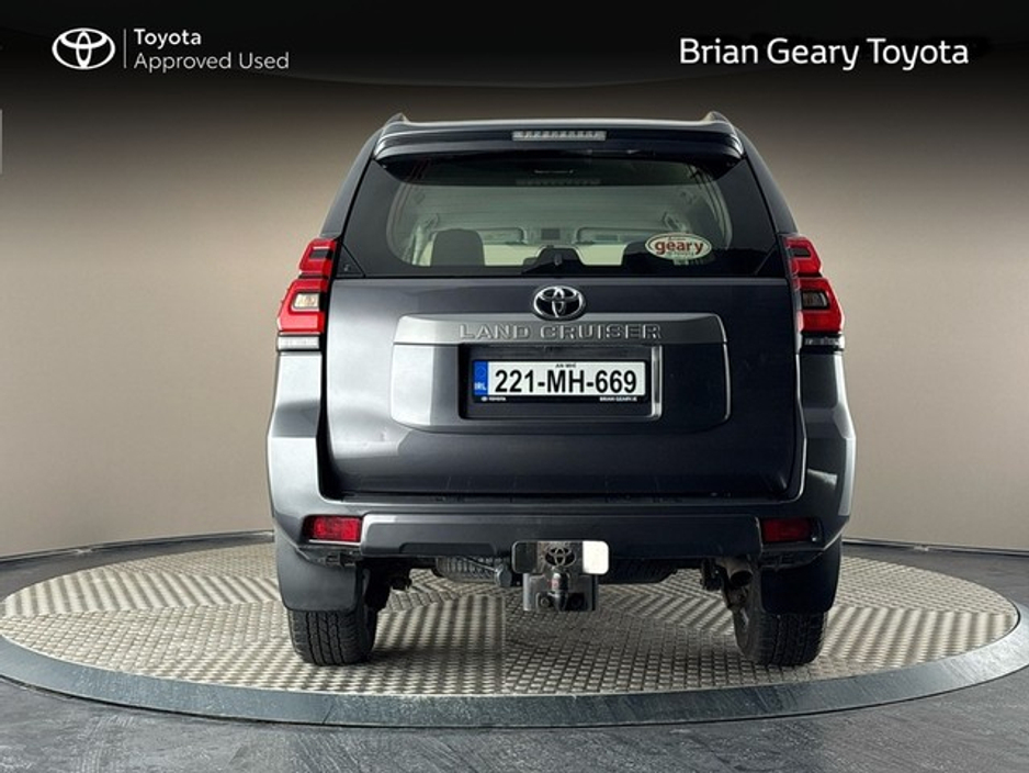 2022 Toyota Landcruiser - image 4