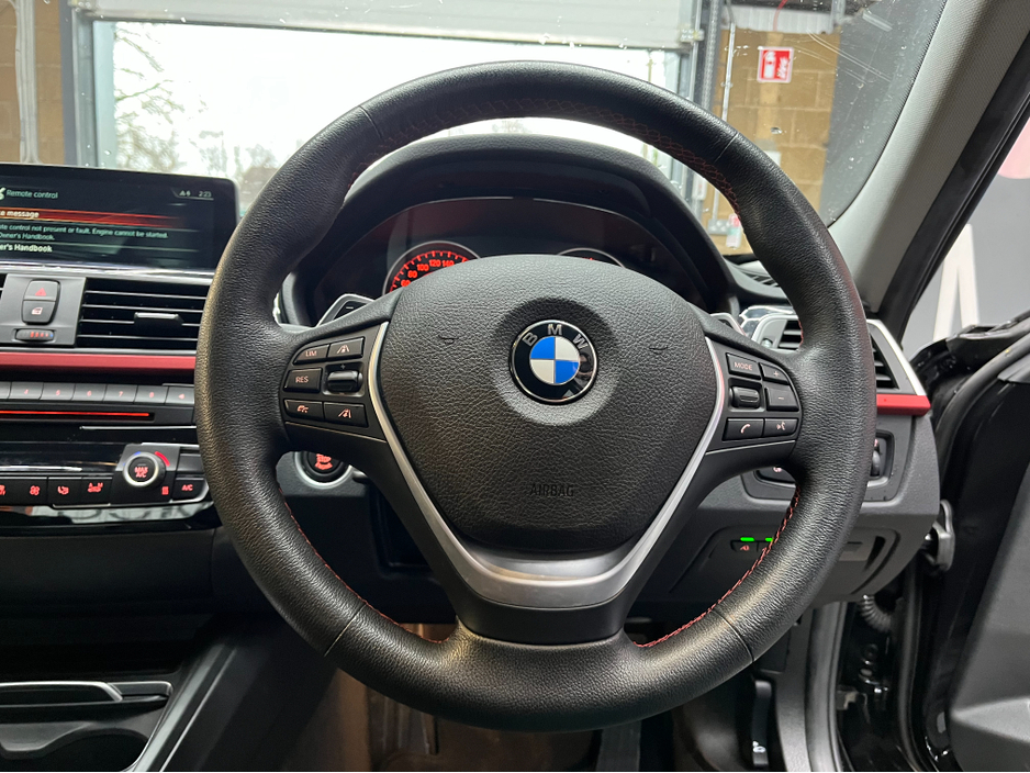 2016 BMW 3 Series - image 7