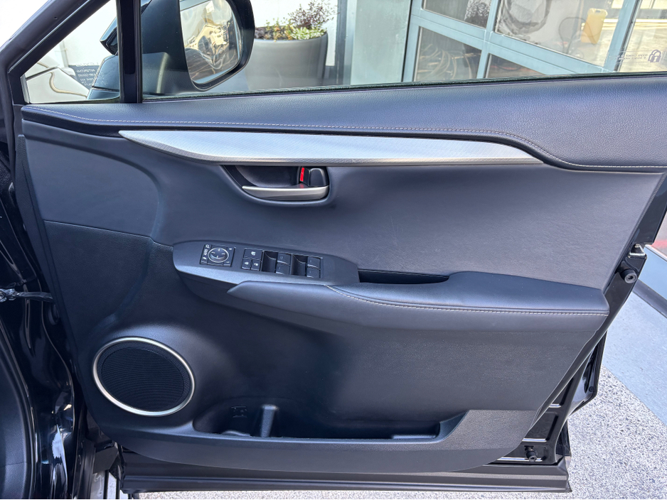 2017 Lexus NX 300 h - image 19