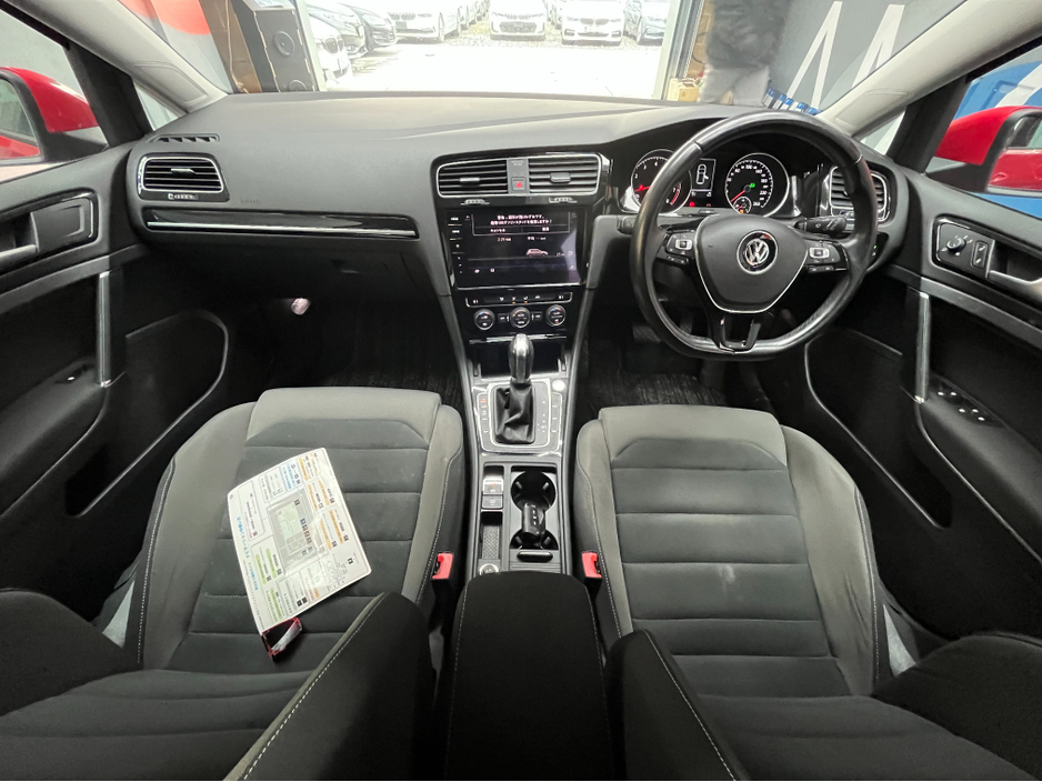 2017 Volkswagen Golf - image 12