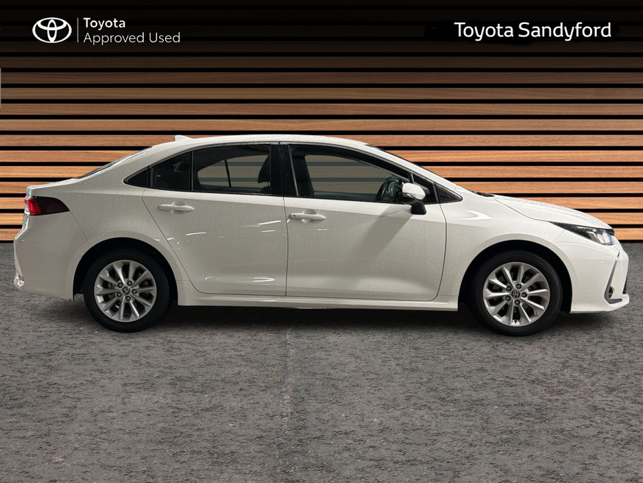 2023 Toyota Corolla HYBRID LUNA AUTO SALOON // TOYOTA SAFETY SENSE // REAR CAMERA // BLUETOOTH // AIR CON // TOYOTA WARRANTY €27,945