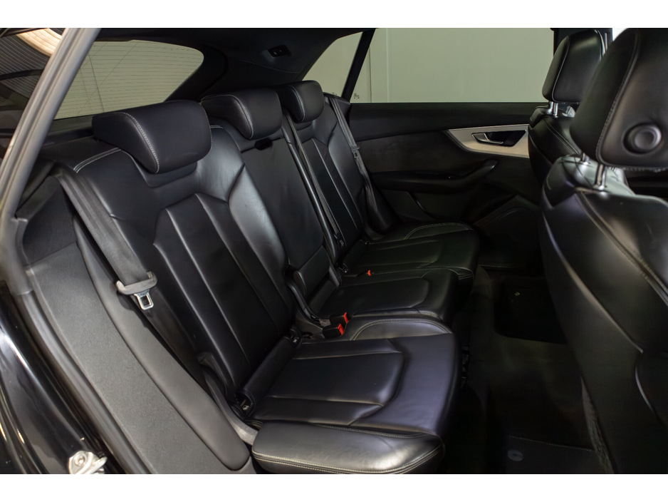 2019 Audi Q8 - image 11