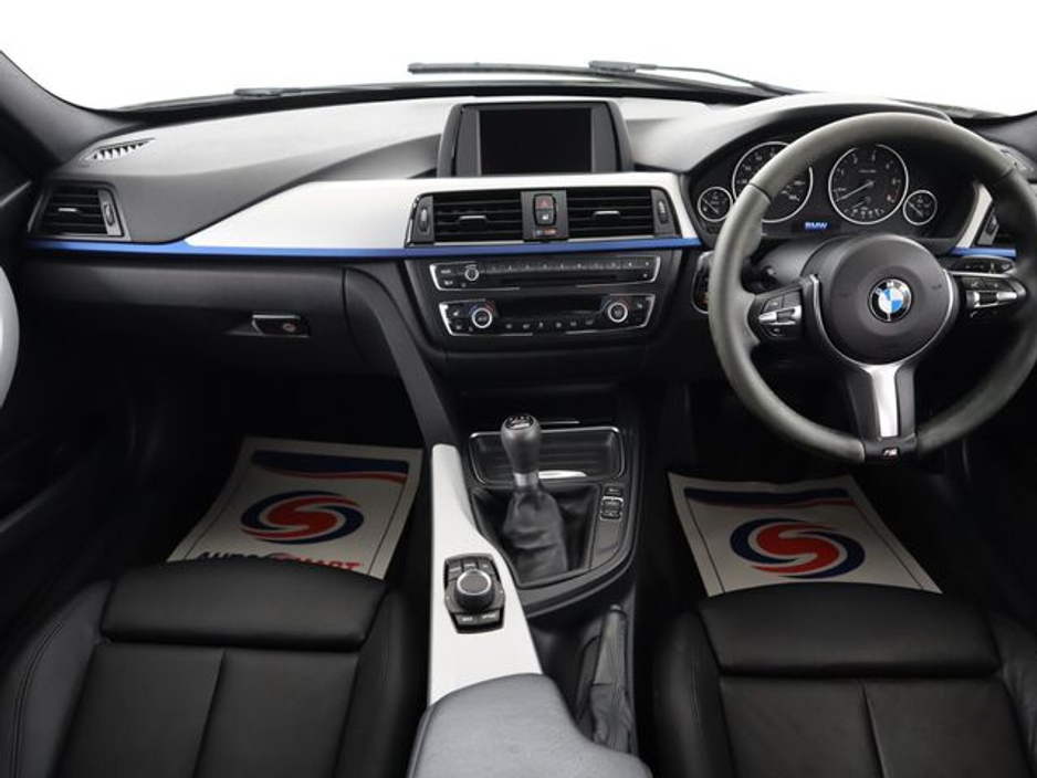 2015 BMW 3 Series - image 12