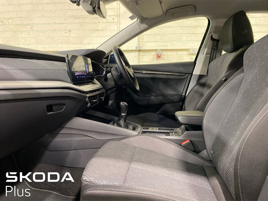 2023 Skoda Octavia - image 4