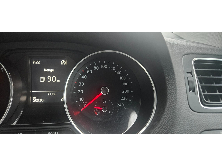 2016 Volkswagen Polo - image 27