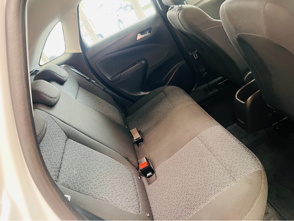 2024 Opel Crossland X Tiny Kms As New Petrol Manual High Spec 2024 Opel Crossland Rear Park Assist Apple Car Play www.bolands.ie Est.1955 €21,950