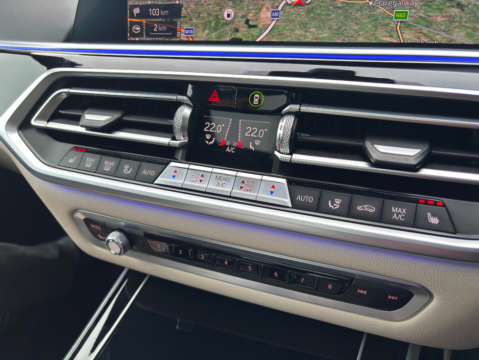 2021 BMW X7 - image 36