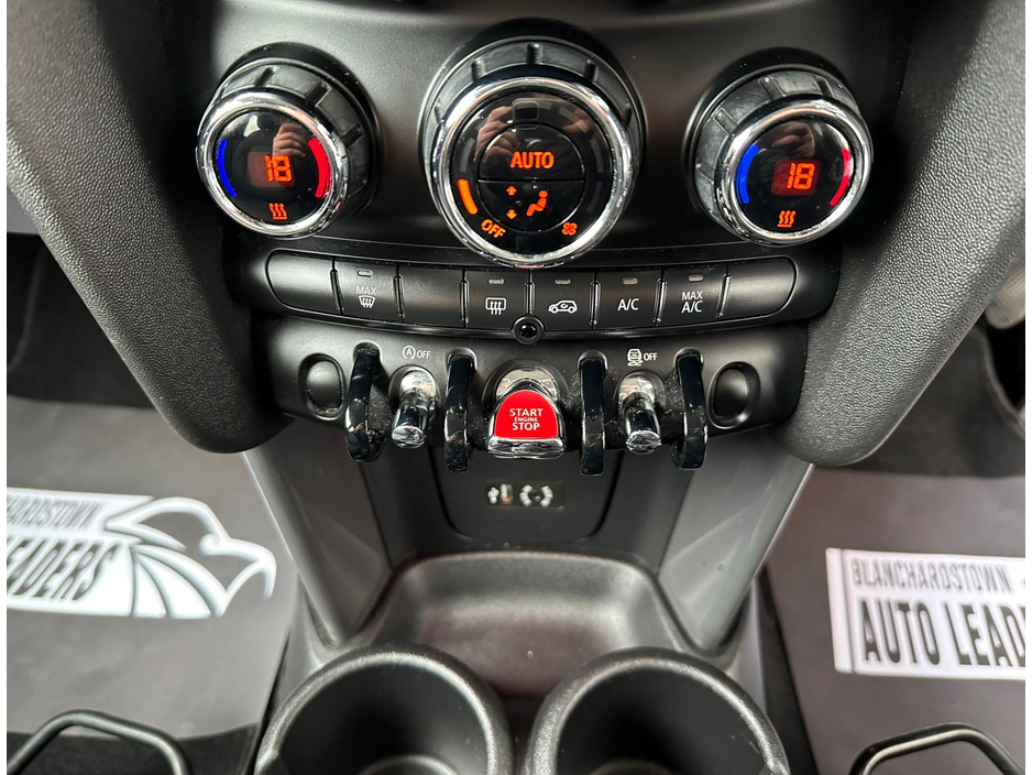 2017 MINI Cooper - image 23