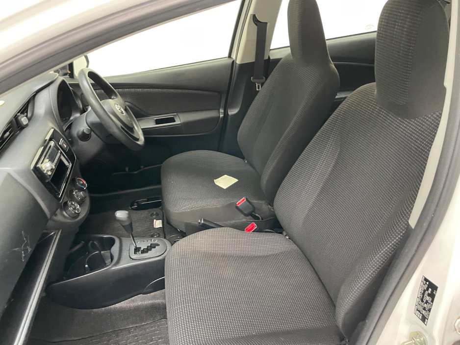 2018 Toyota Yaris - image 20