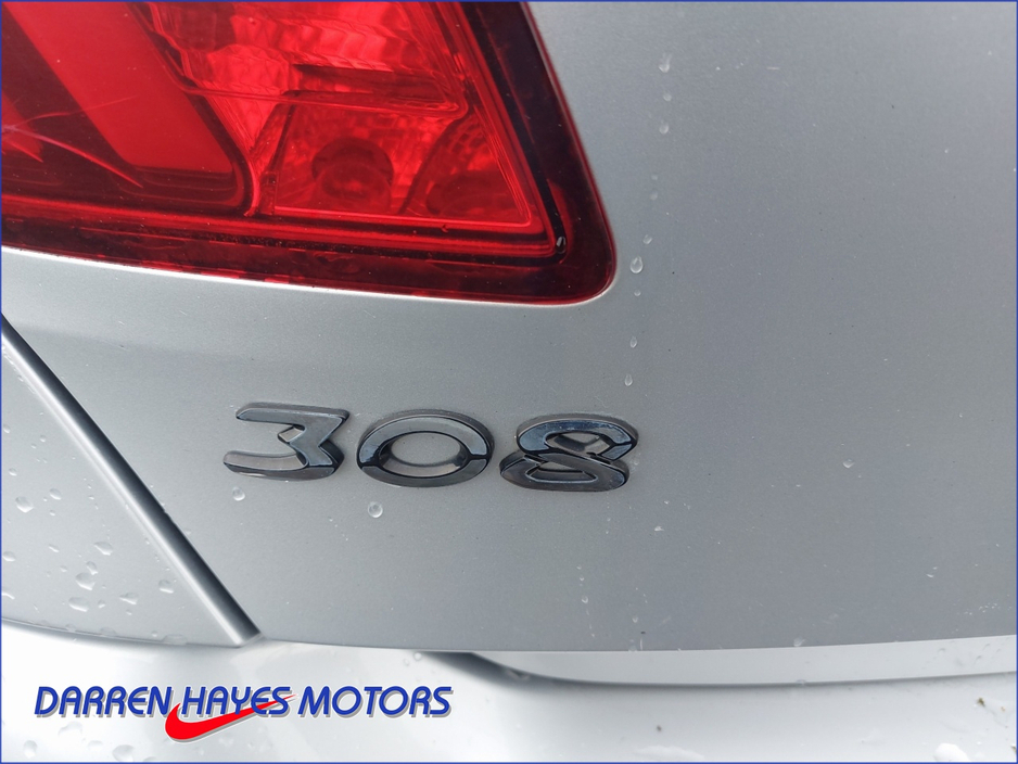 2017 Peugeot 308 - image 24