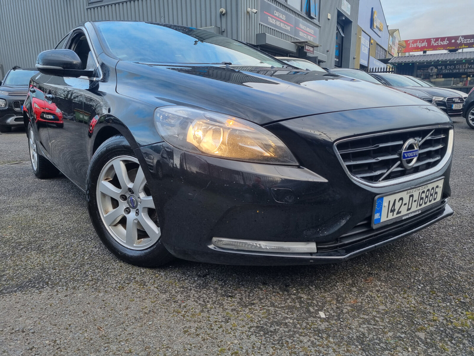 2014 Volvo V40 - image 2