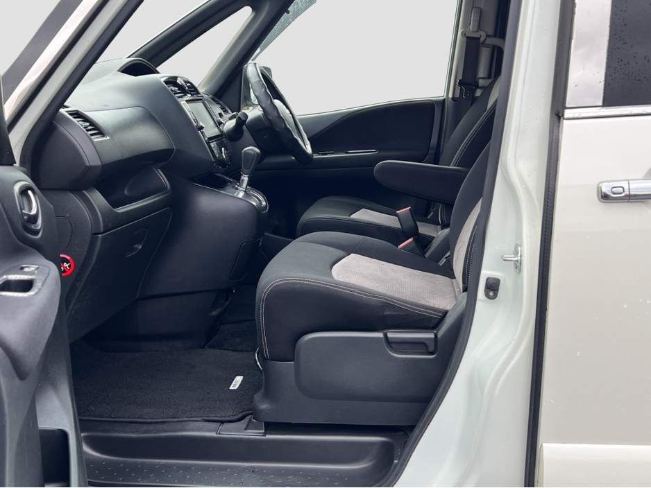 2014 Nissan Serena 2014 Nissan Serena Self Charging Hybrid Automatic 8 Seater €11,950