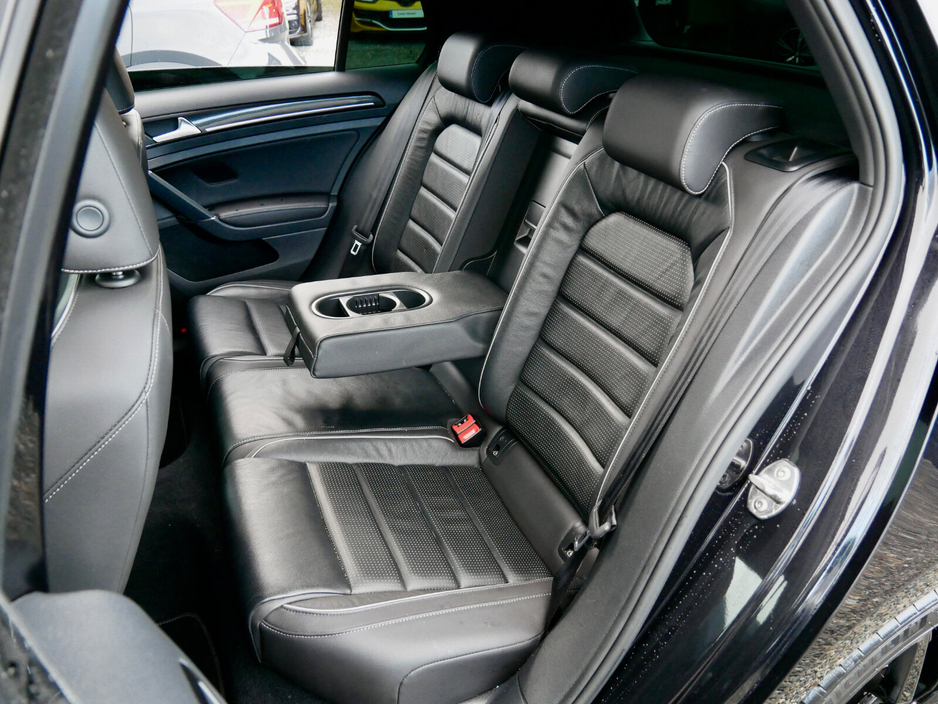 2018 Volkswagen Golf R 2.0 TSI 5DR 310HP 4M R DSG €32,950