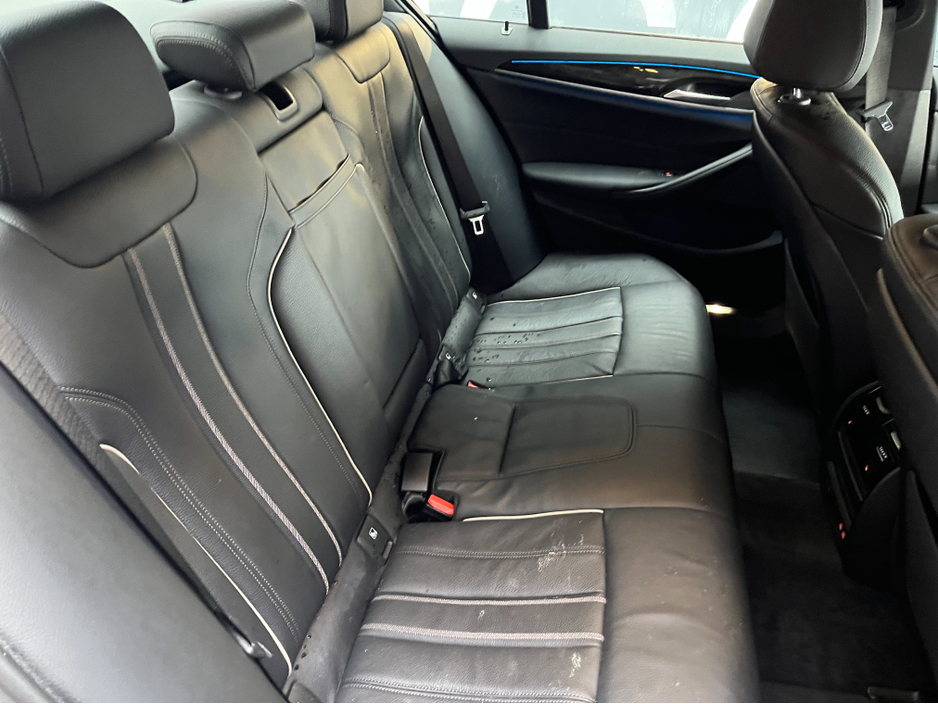 2022 BMW 5 Series - image 16