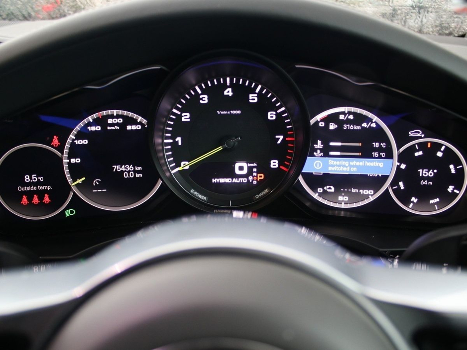 2023 Porsche Cayenne E-Hybrid Platinum Edition €77,000