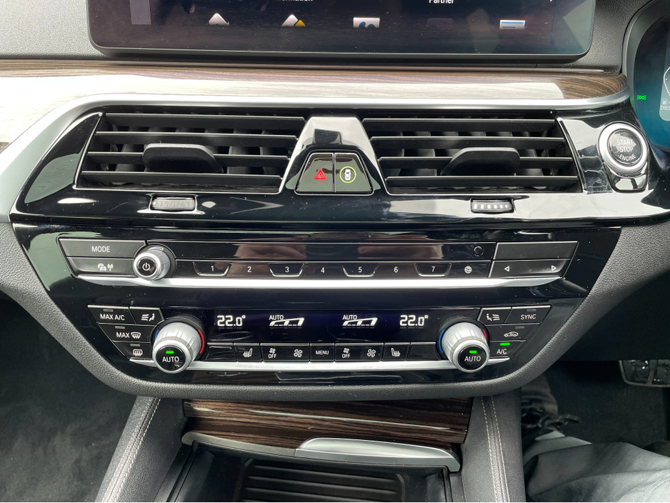 2021 BMW 5 Series - image 19