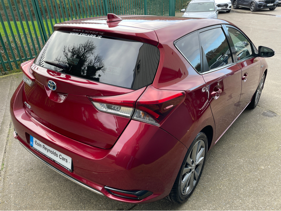 2018 Toyota Auris - image 6