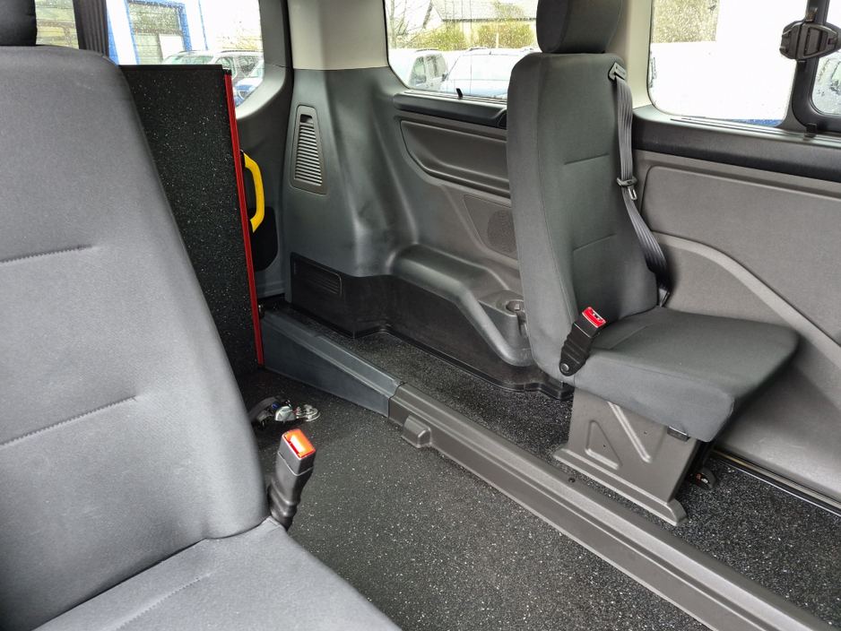 2020 Ford Tourneo Custom - image 11