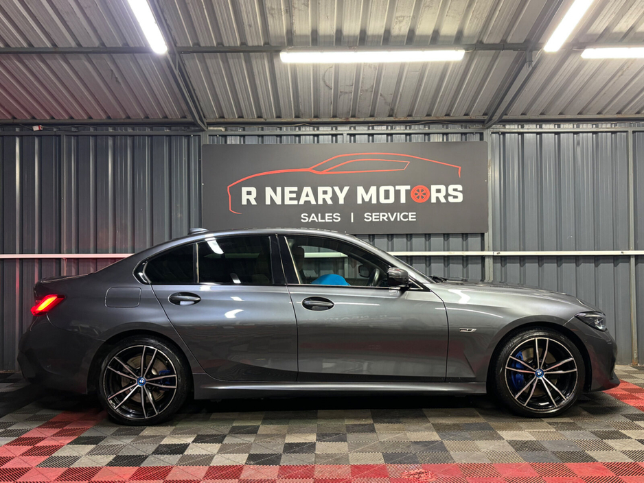 2021 BMW 3 Series - image 4