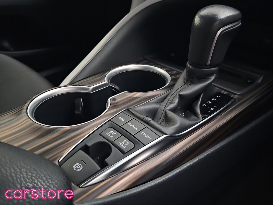 2019 Toyota Camry - image 19