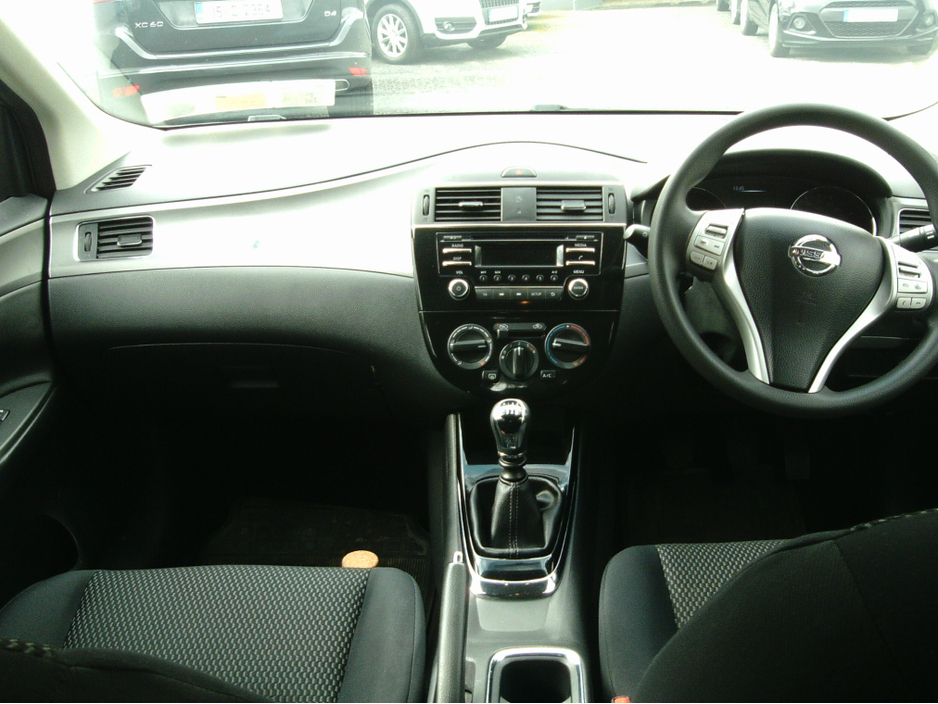 2015 Nissan Pulsar - image 6