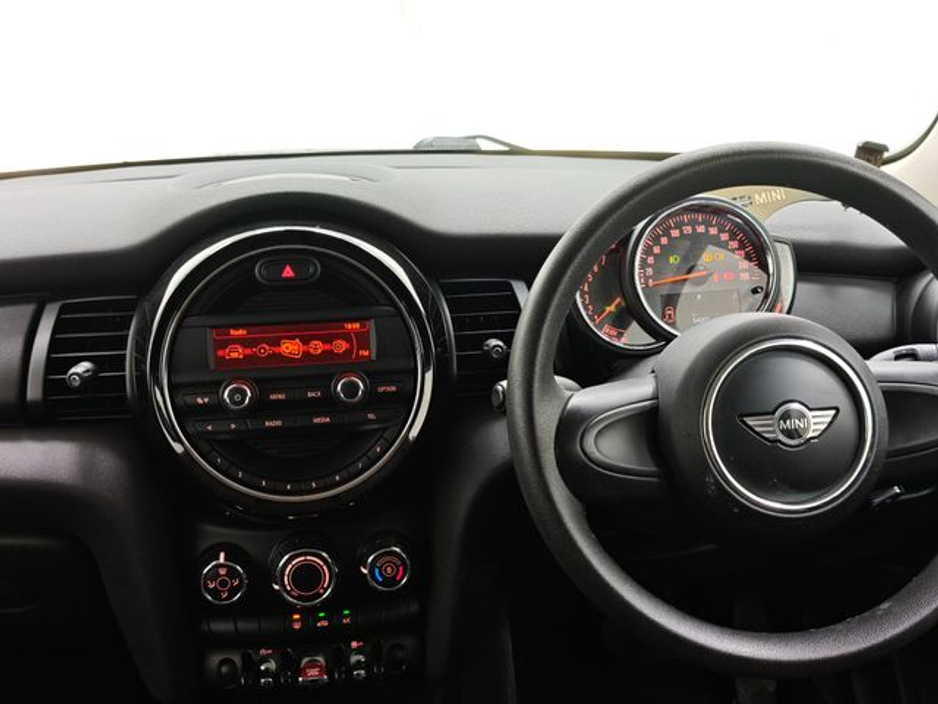 2018 MINI Cooper - image 17