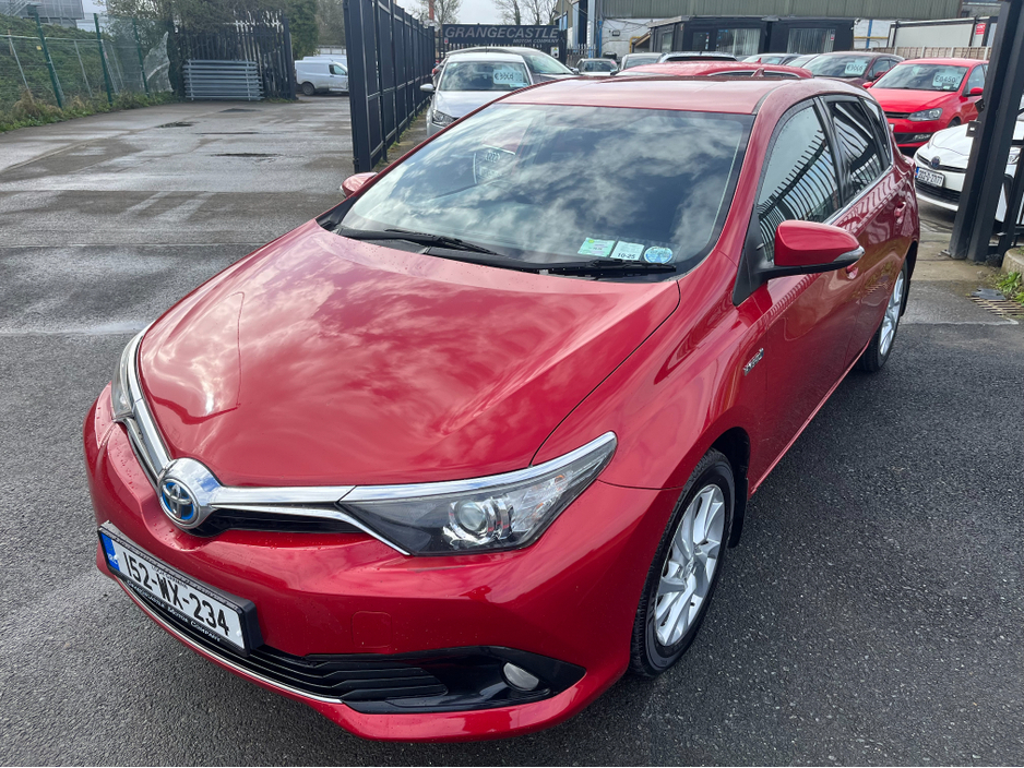 2015 Toyota Auris - image 3