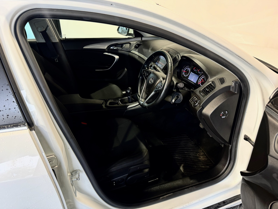 2017 Opel Insignia - image 8