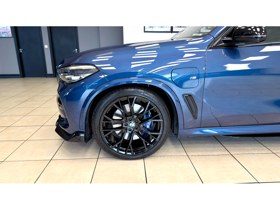 2020 BMW X5 - image 5