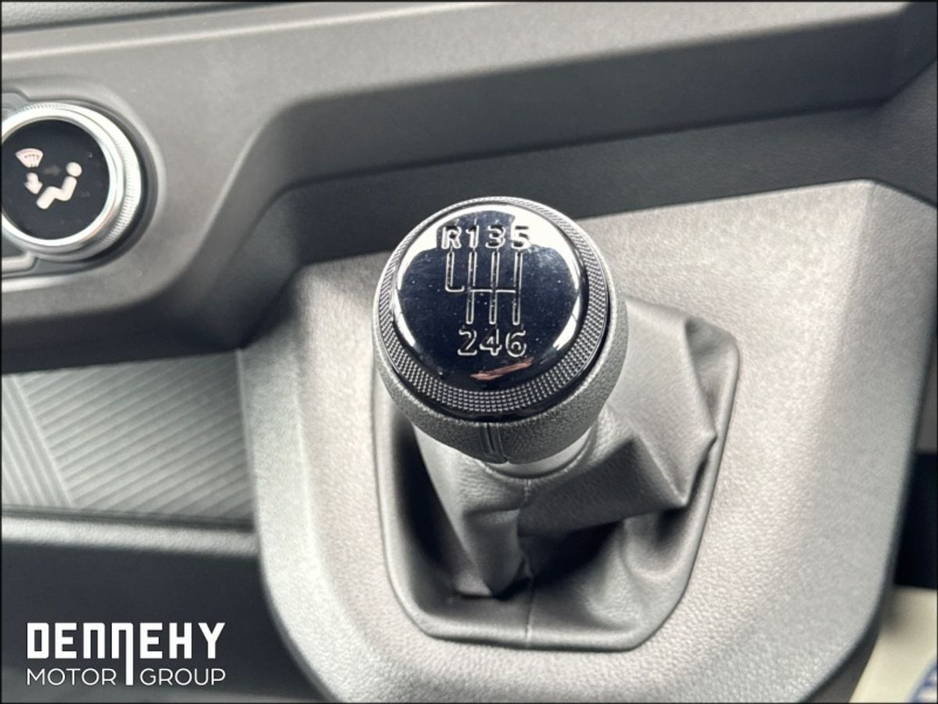 2026 Renault Master - image 21