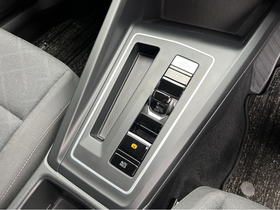 2022 Volkswagen Golf - image 16