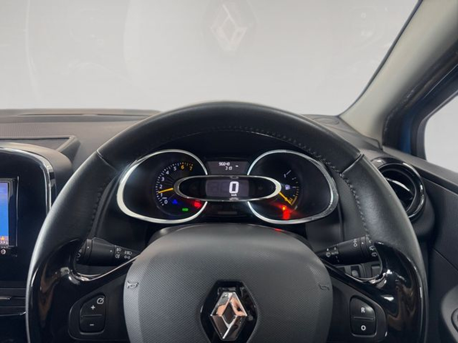 2015 Renault Clio - image 13