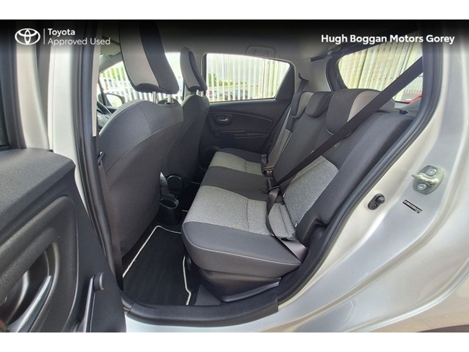 2020 Toyota Yaris - image 8