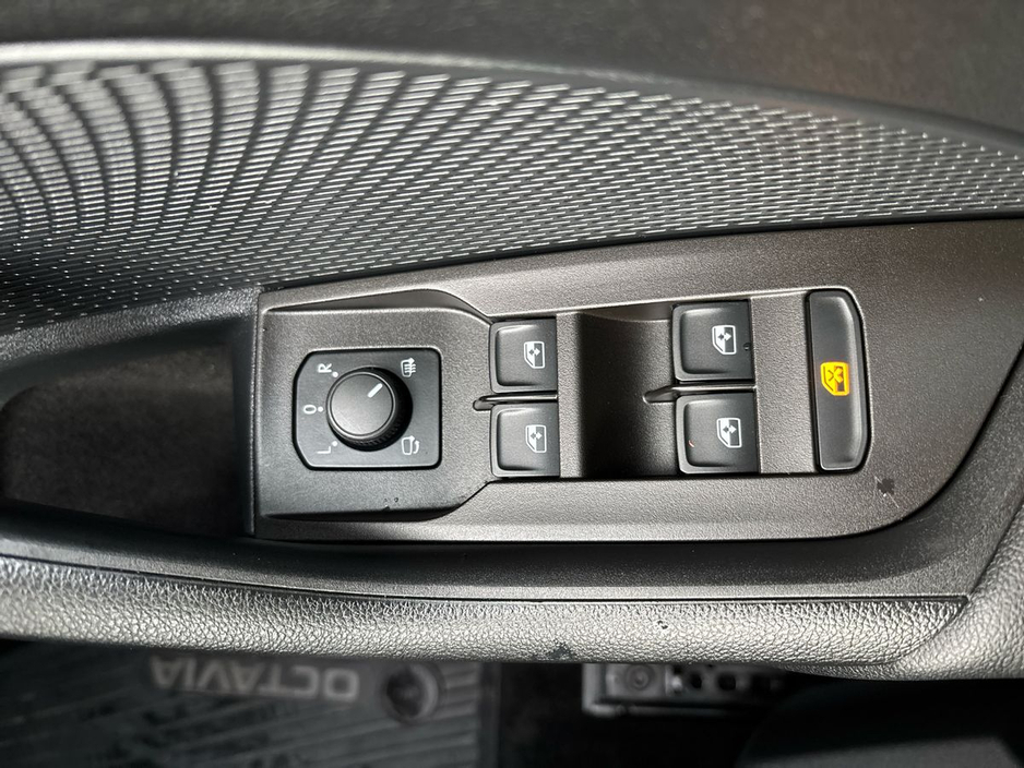 2024 Skoda Octavia - image 14