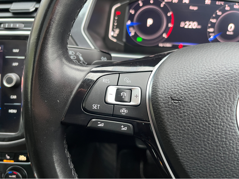 2020 Volkswagen Tiguan R-LINE AUTOMATIC 150HP 1.5 TSI //MASSIVE SPEC//FULL LEATHER//PANORAMIC GLASS ROOF//SAT NAV// €34,950