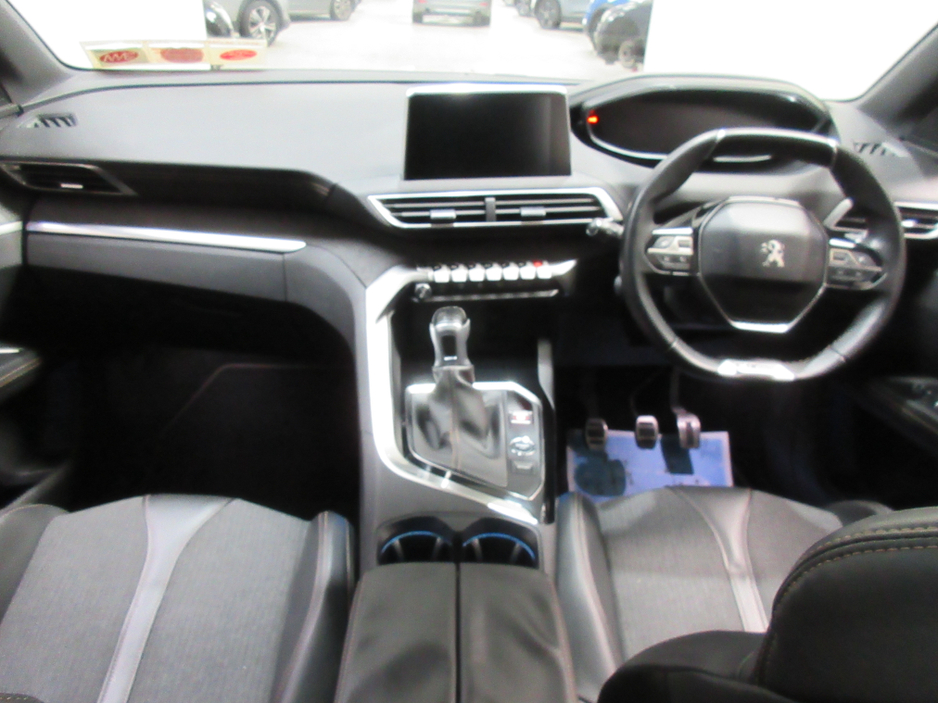 2018 Peugeot 3008 - image 10